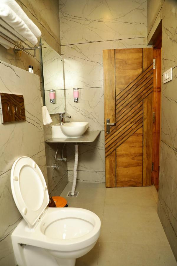 Dee Ess Residency Bed and Breakfast Shimla Exteriör bild